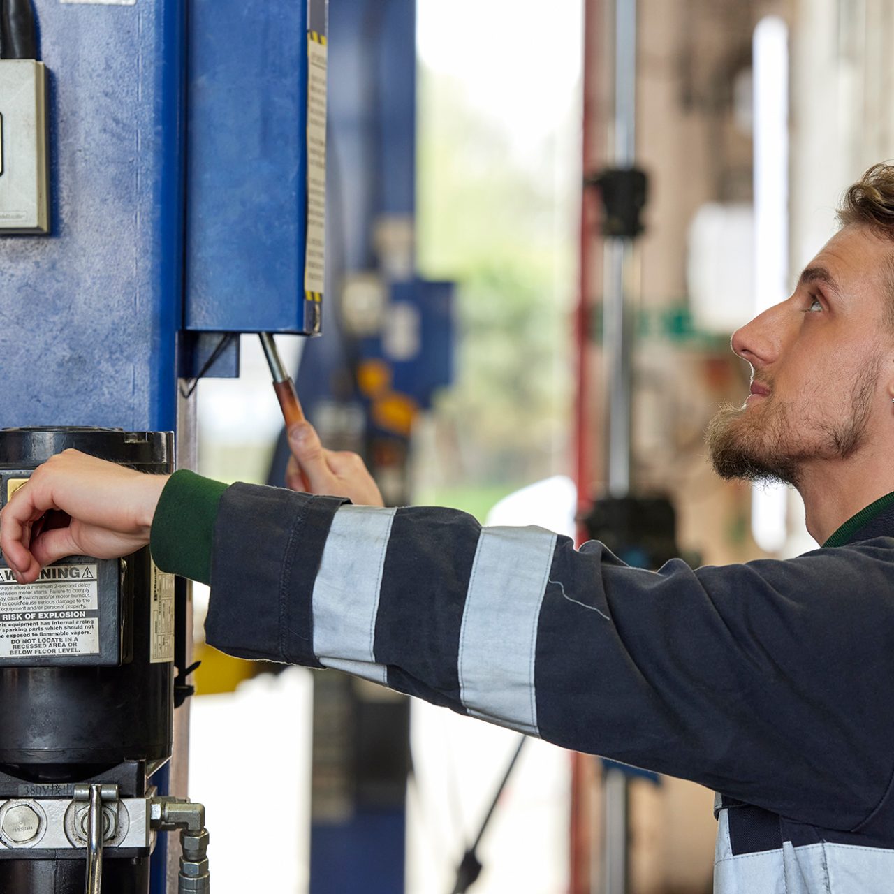 Enterprise Mobility Mechanic working on a machine.